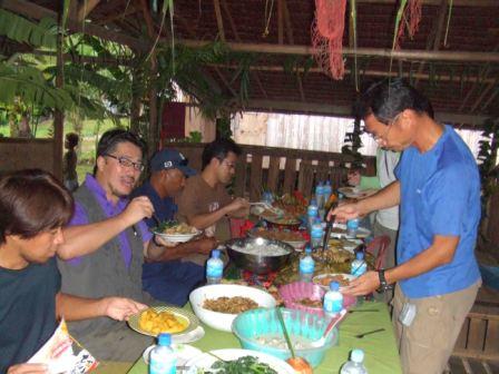 Kavieng Village Dinner web.jpg